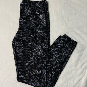 Womens Athleta Leghings Snake skin print